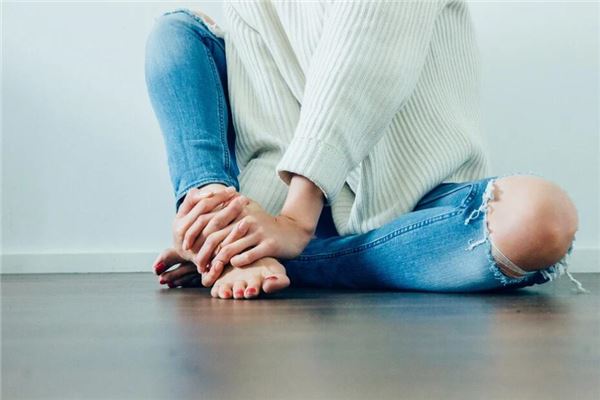 女人梦见自己裤子破洞